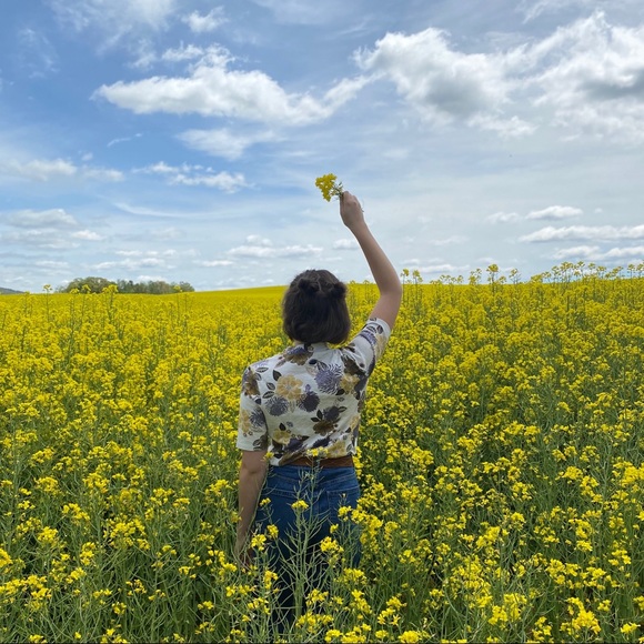 Meet your Posher, Olivia - Picture 1 of 2